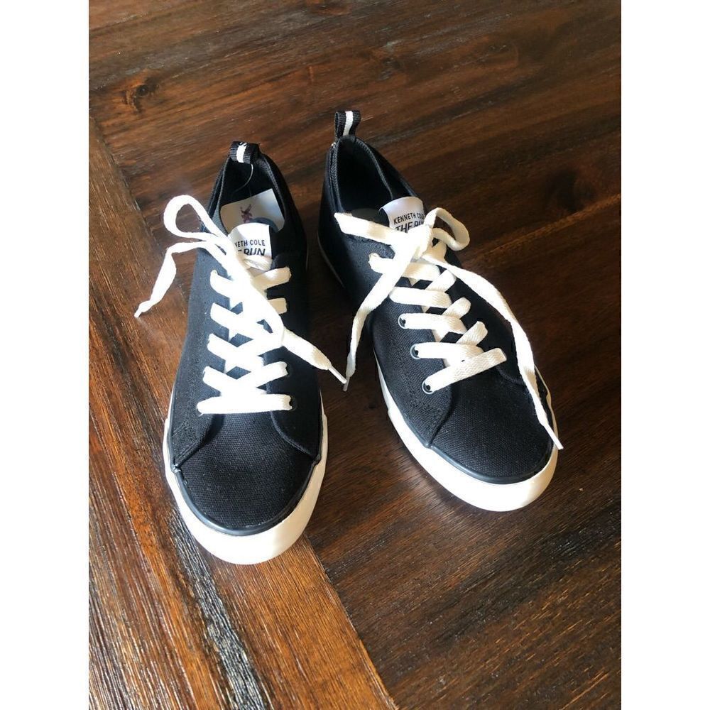 Kenneth Cole “The Run” ladies sneaker